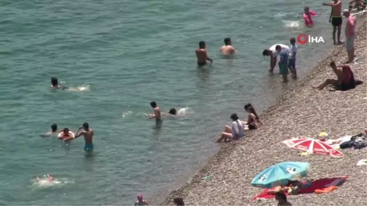 Antalya\'da sahillerde bayram sonu yoğunluğu