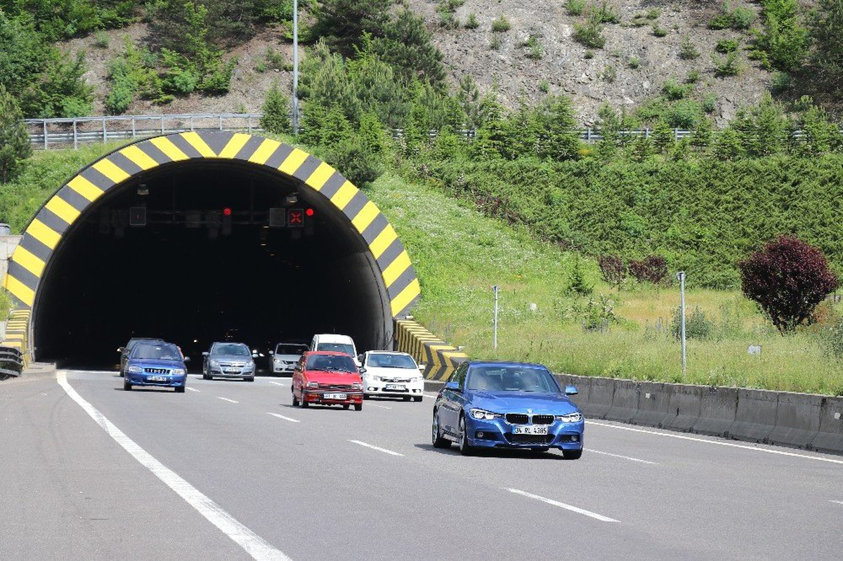 Bolu TEM Otoyolu\'nda trafik yoğunluğu sürüyor
