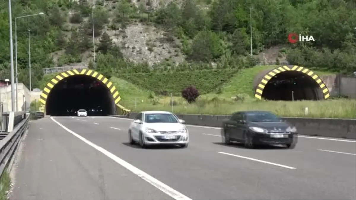 Bolu TEM Otoyolu\'nda trafik yoğunluğu sürüyor