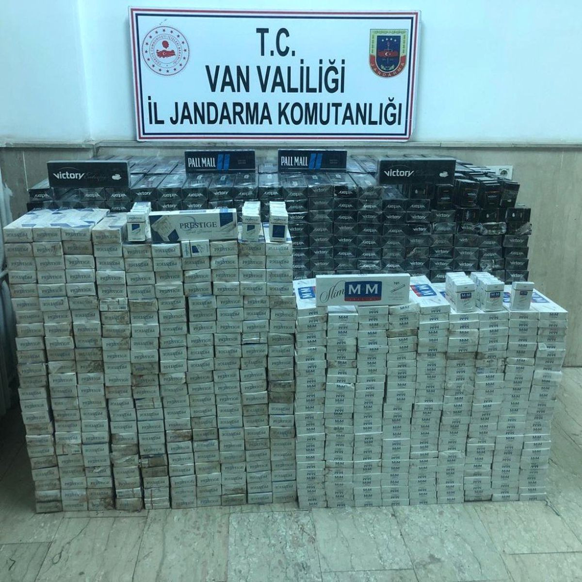 Çaldıran\'da 19 bin 952 paket kaçak sigara ele geçirildi