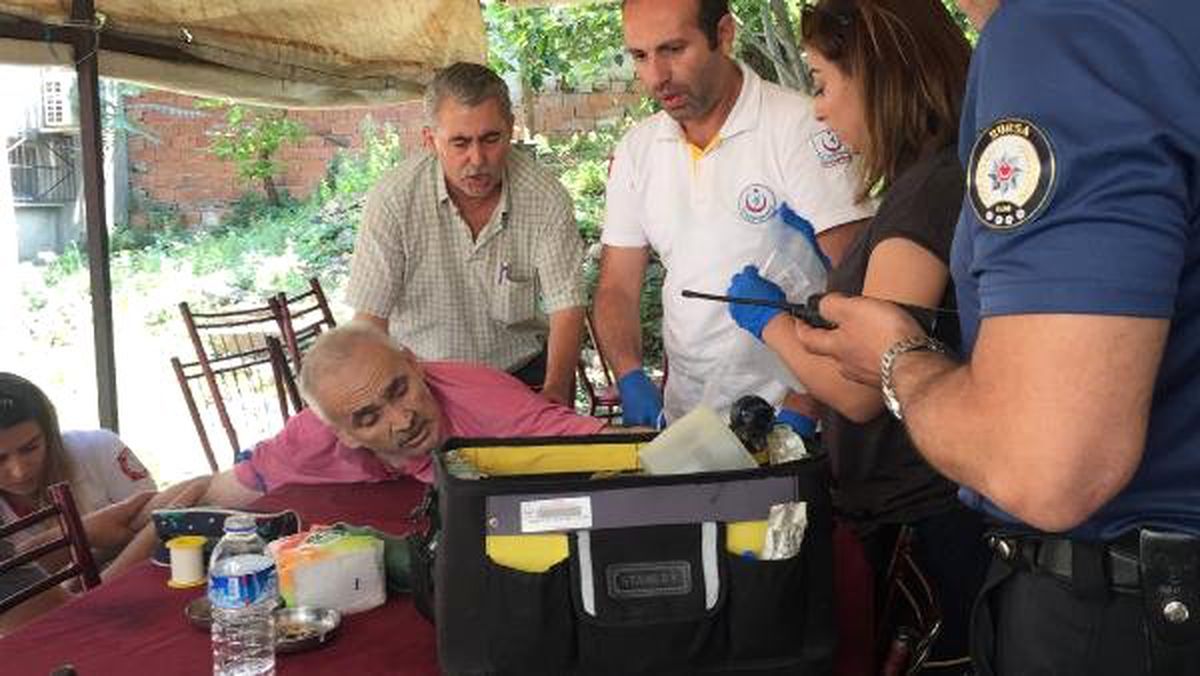 Çay bahçesinde sırtından vurulan adam, toprağa verildi