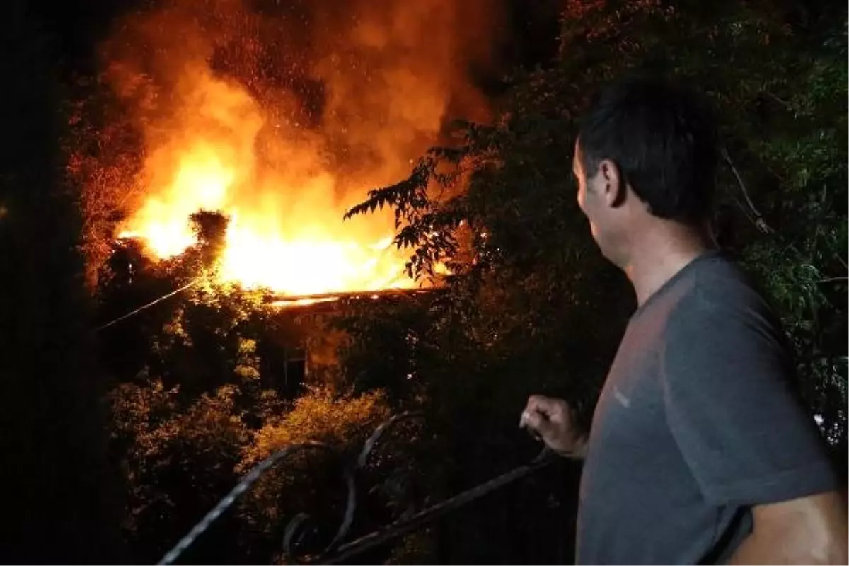 Dünyanın en yaşlı gazisinin evi alevlere teslim oldu