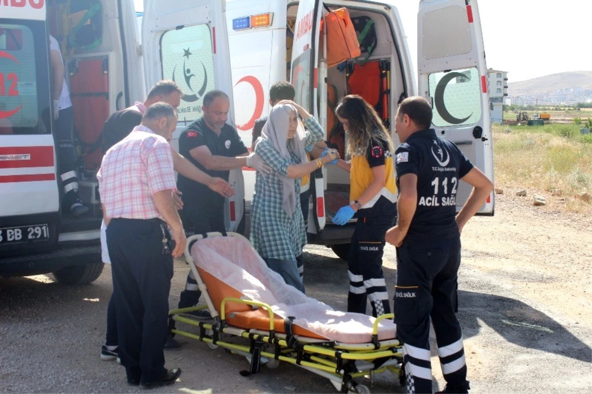 Elazığ\'da trafik kazası: 4\'ü çocuk 10 yaralı