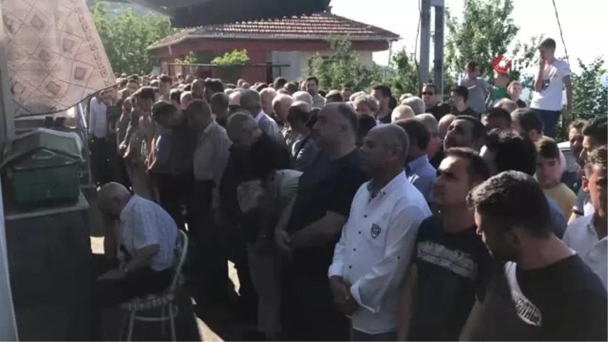 Eşini ve çocuğunu beklerken maganda kurbanı oldu