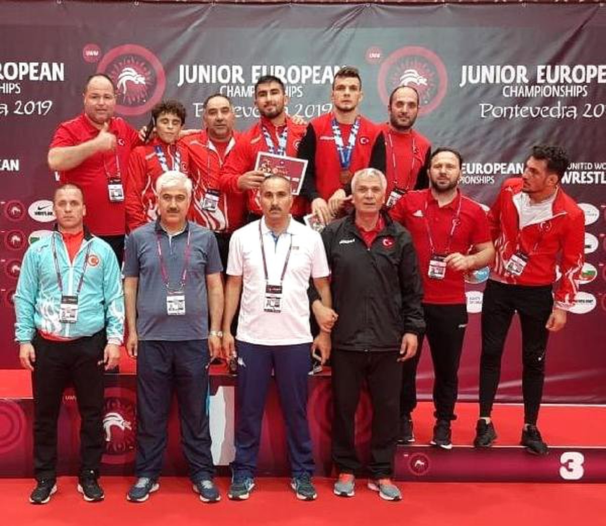 Gençler Avrupa Güreş Şampiyonası\'nda 3 madalya daha