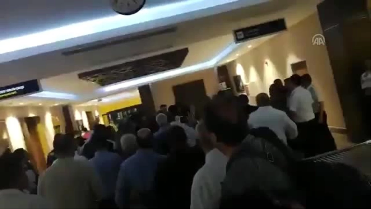 İmamoğlu\'nun havalimanı VIP salonuna alınmadığı iddialarına ilişkin görüntüler