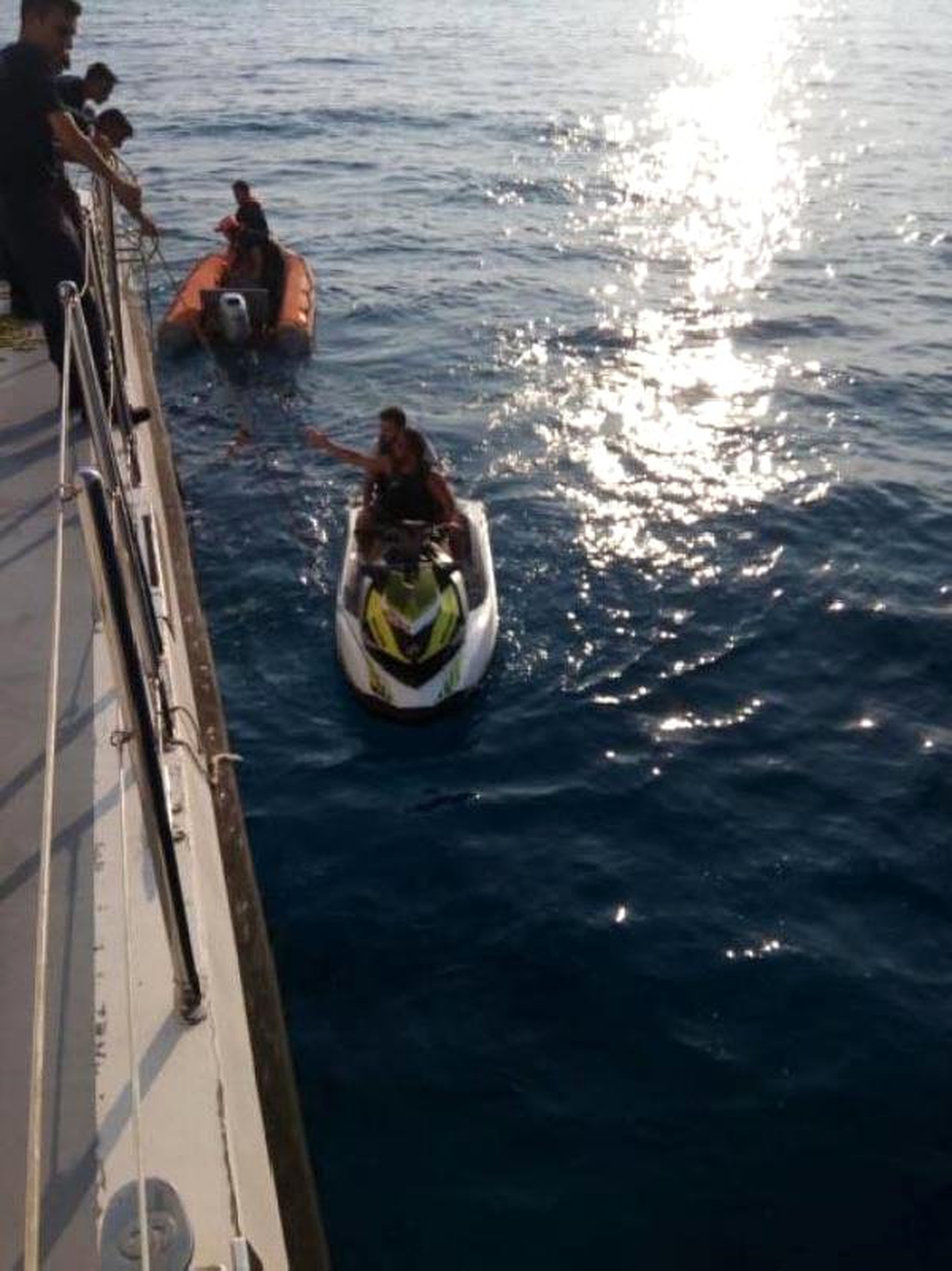 Jet ski ile balık ağlarına takılan 2 kişi kurtarıldı