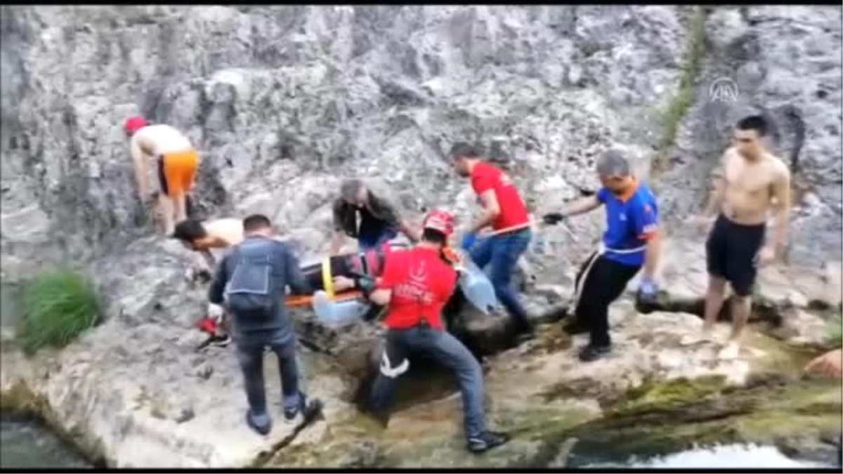 Kanyonda kayalıklardan düşerek yaralanan kadın kurtarıldı - KOCAELİ
