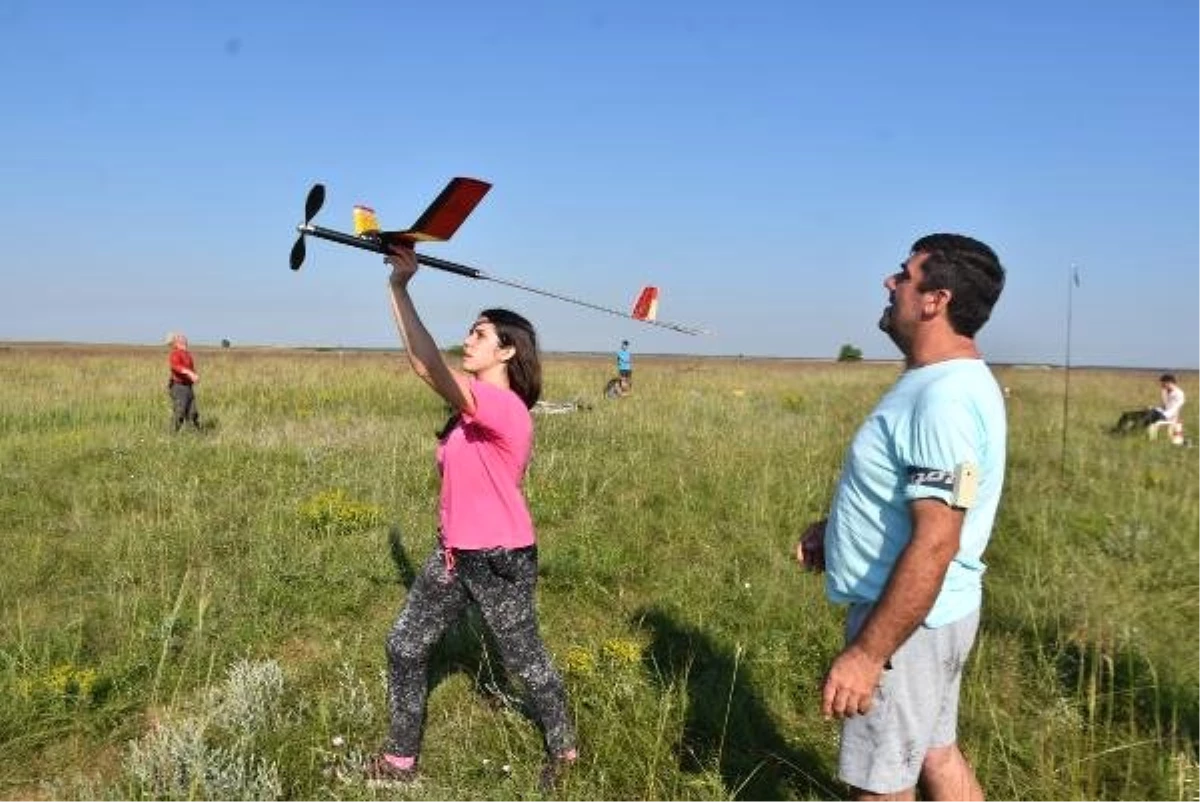 Kırklareli\'de uluslararası serbest model uçak yarışmaları