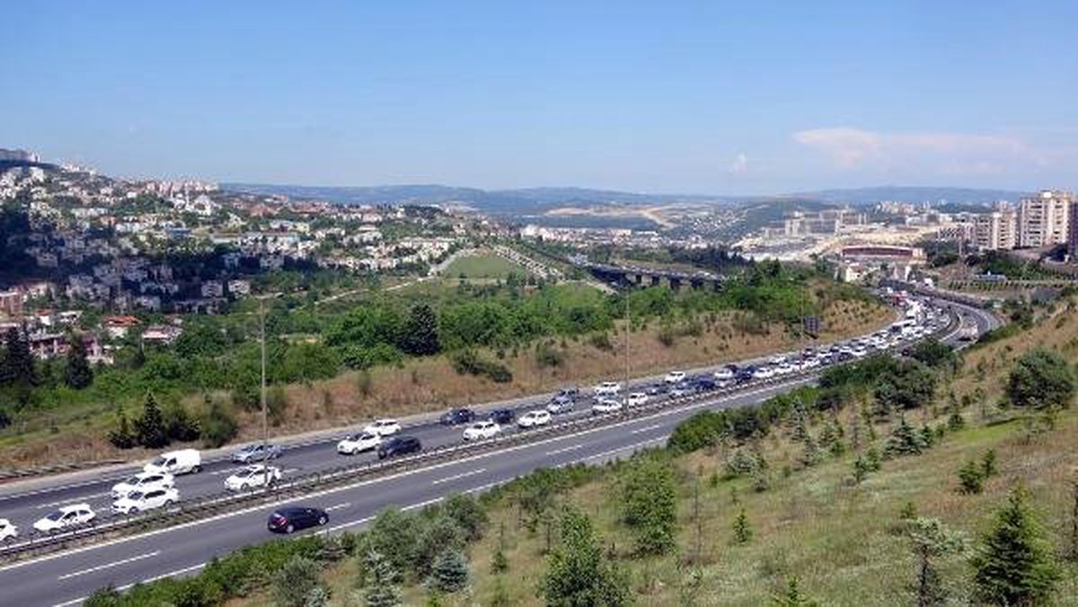 Kocaeli geçişindeki yollarda trafik başladı
