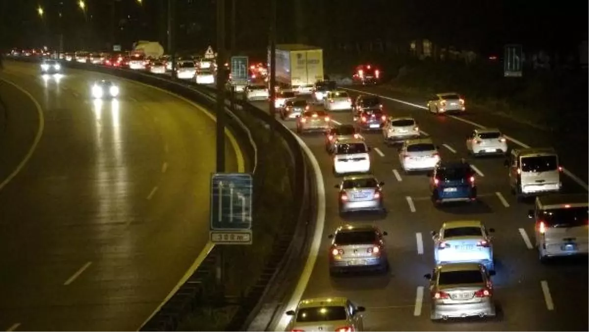 Kocaeli geçişindeki yollarda trafik başladı (2)