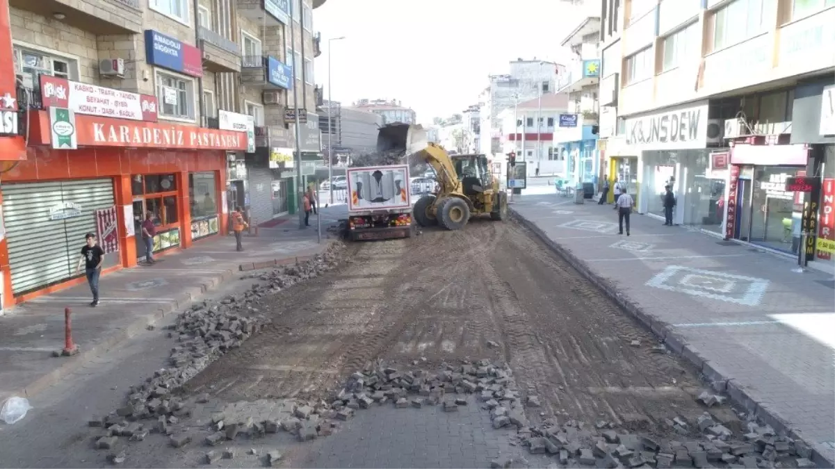 Lale Caddesi\'ndeki 2.etap altyapı ve üstyapı çalışmalarına başlandı