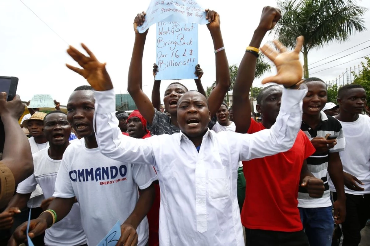 Liberya\'da halk, Devlet Başkanı Weah\'a karşı sokakta