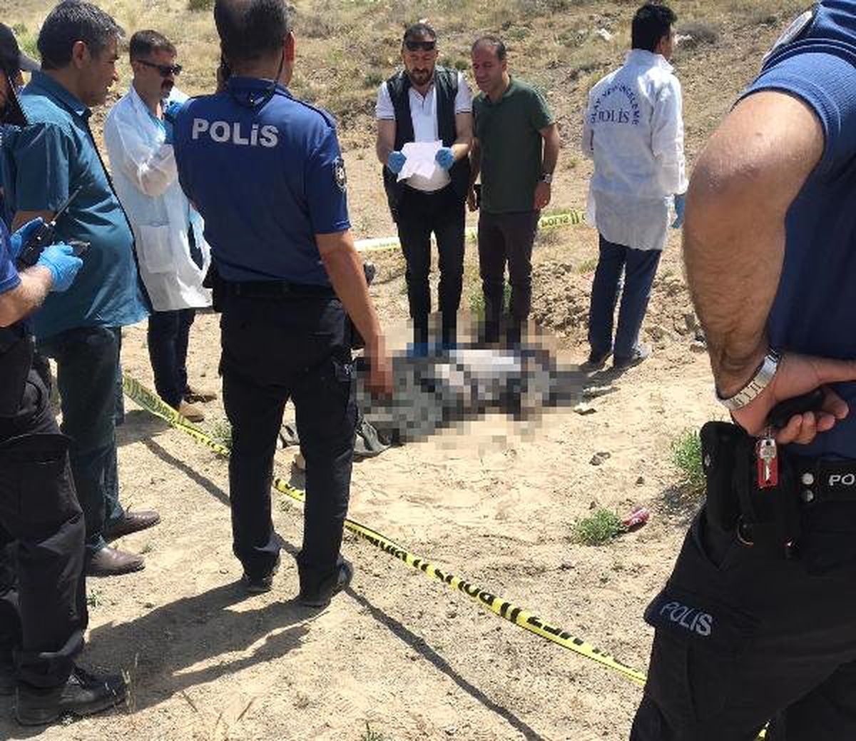 Niğde\'de, boş arazide erkek cesedi bulundu