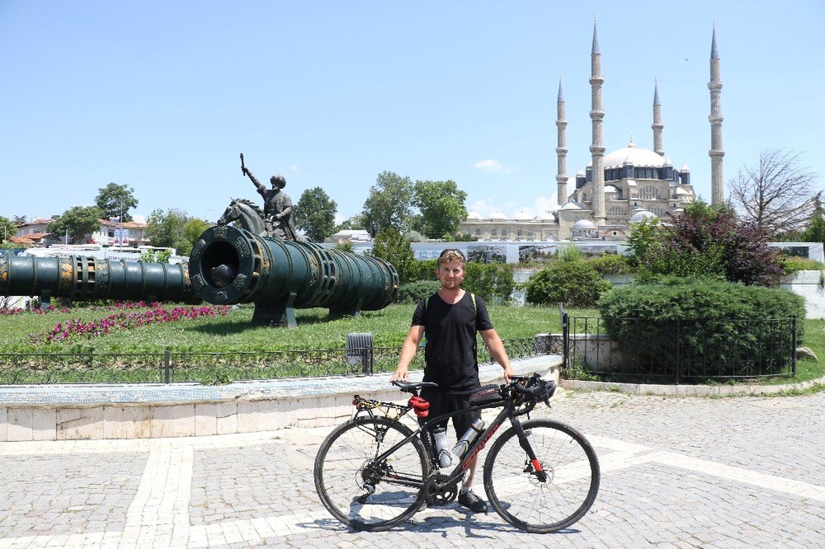 (Özel Haber) Bisikletli seyyah 8 günde İzmir\'den Edirne\'ye geldi