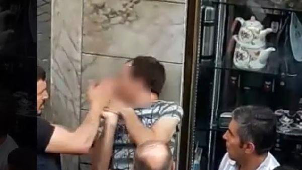 Taciz şüphelisini tekme tokat dövdüler