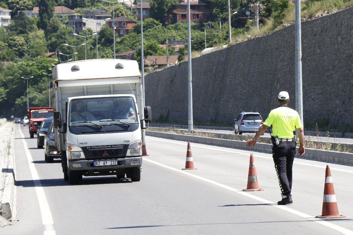Tatilcilerin bayram dönüşü yoğunluğu başladı
