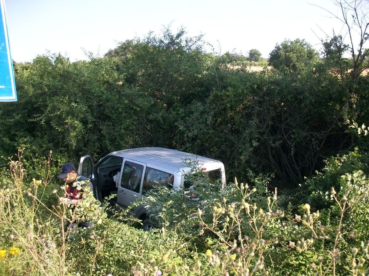 Tekirdağ\'da hafif ticari araç şarampole uçtu: 2 yaralı
