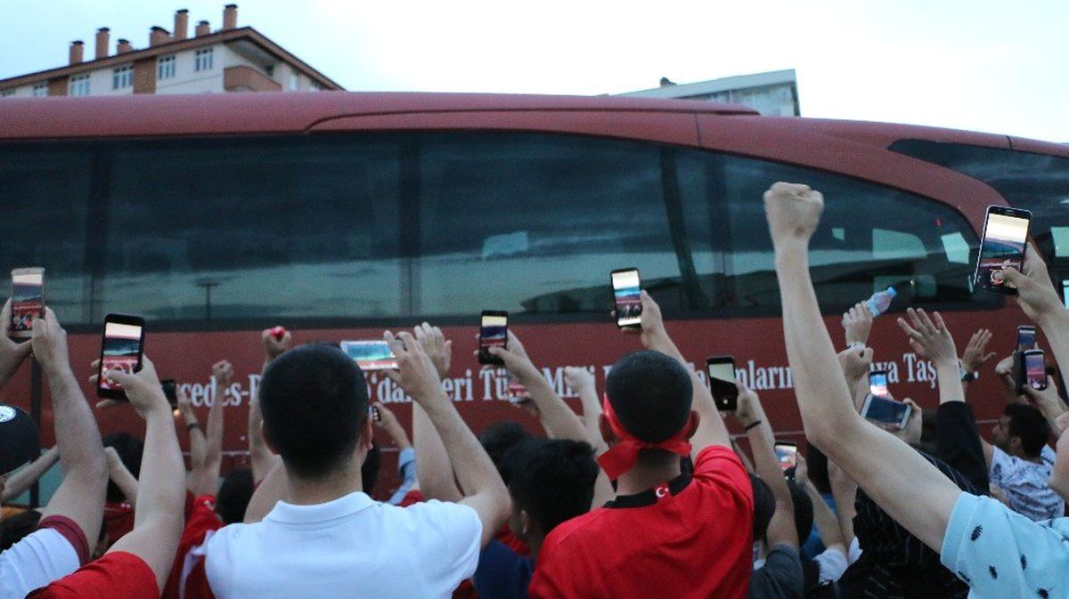Türkiye ve Fransa maçın oynanacağı stada geldi