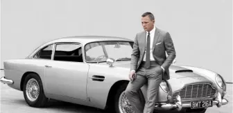 25. James Bond Filminin Çekimlerinde Hayranları Heyecanlandıran Aston Martin Detayı