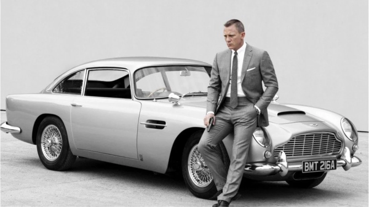 25. James Bond Filminin Çekimlerinde Hayranları Heyecanlandıran Aston Martin Detayı