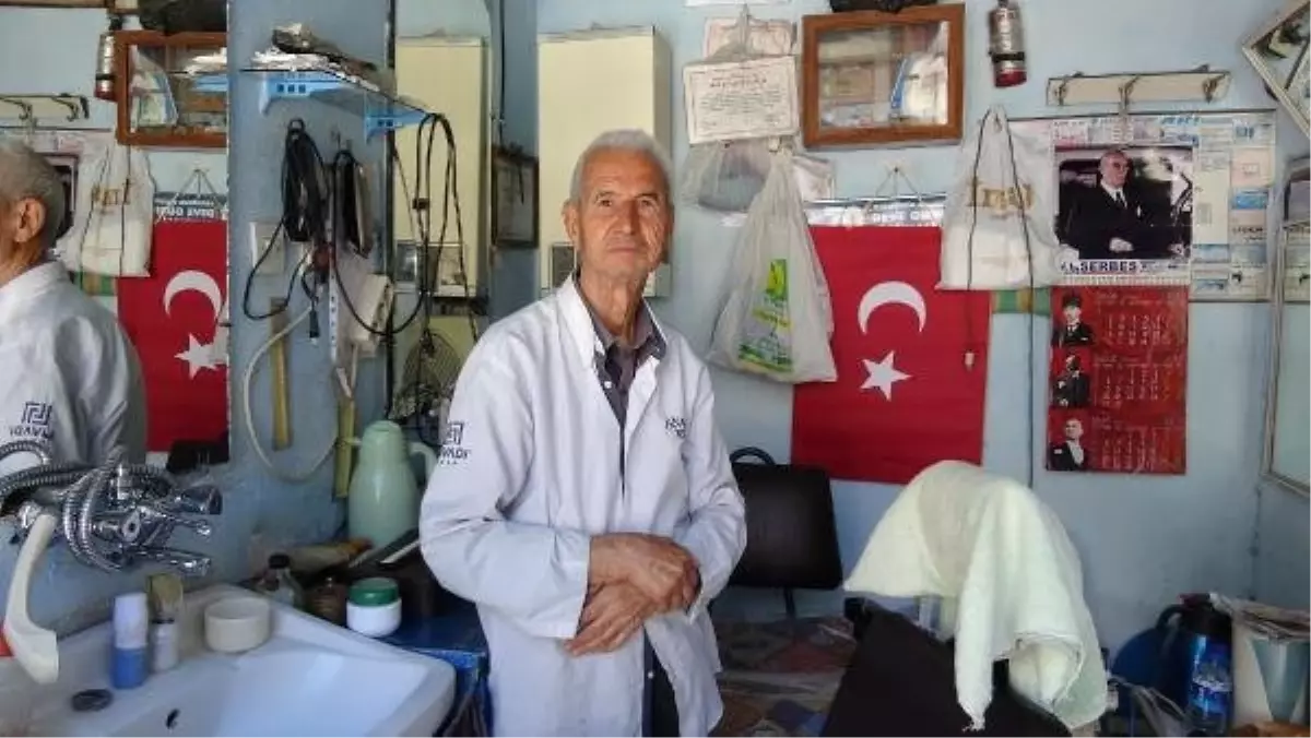 81 yaşındaki berber halen işinin başında