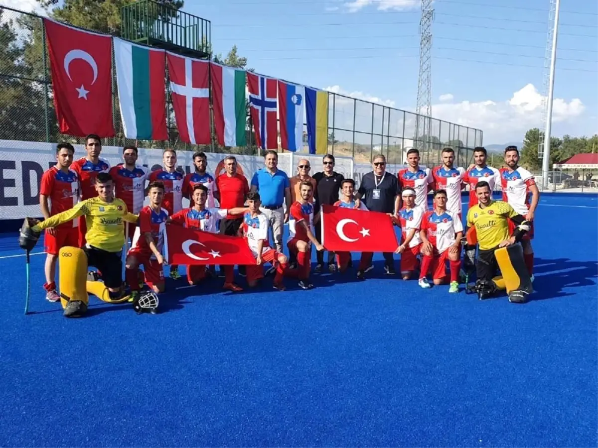 Avrupa Şampiyonasında Polisgücü Erkek Hokey takımı destan yazıyor