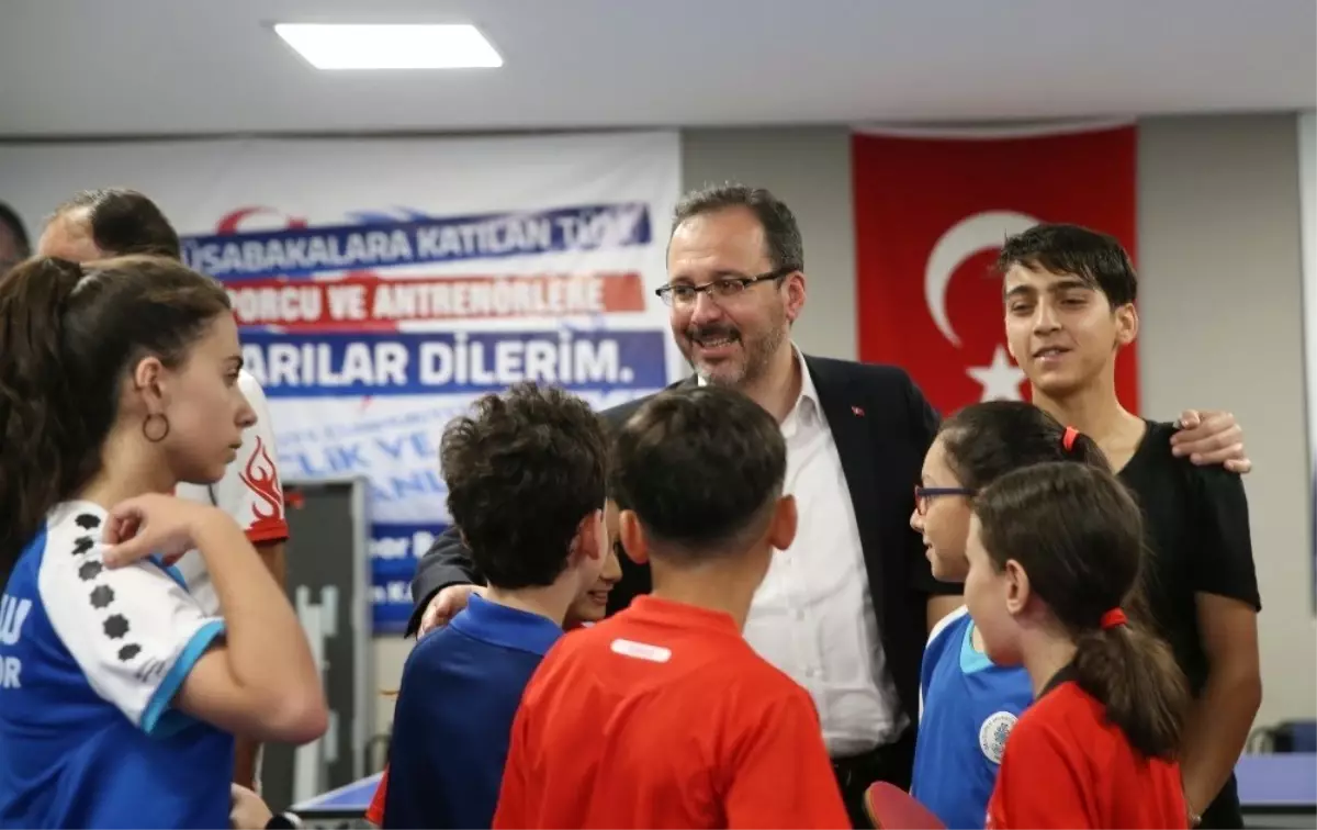 Bakan Kasapoğlu, Konya\'da sporcularla bir araya geldi