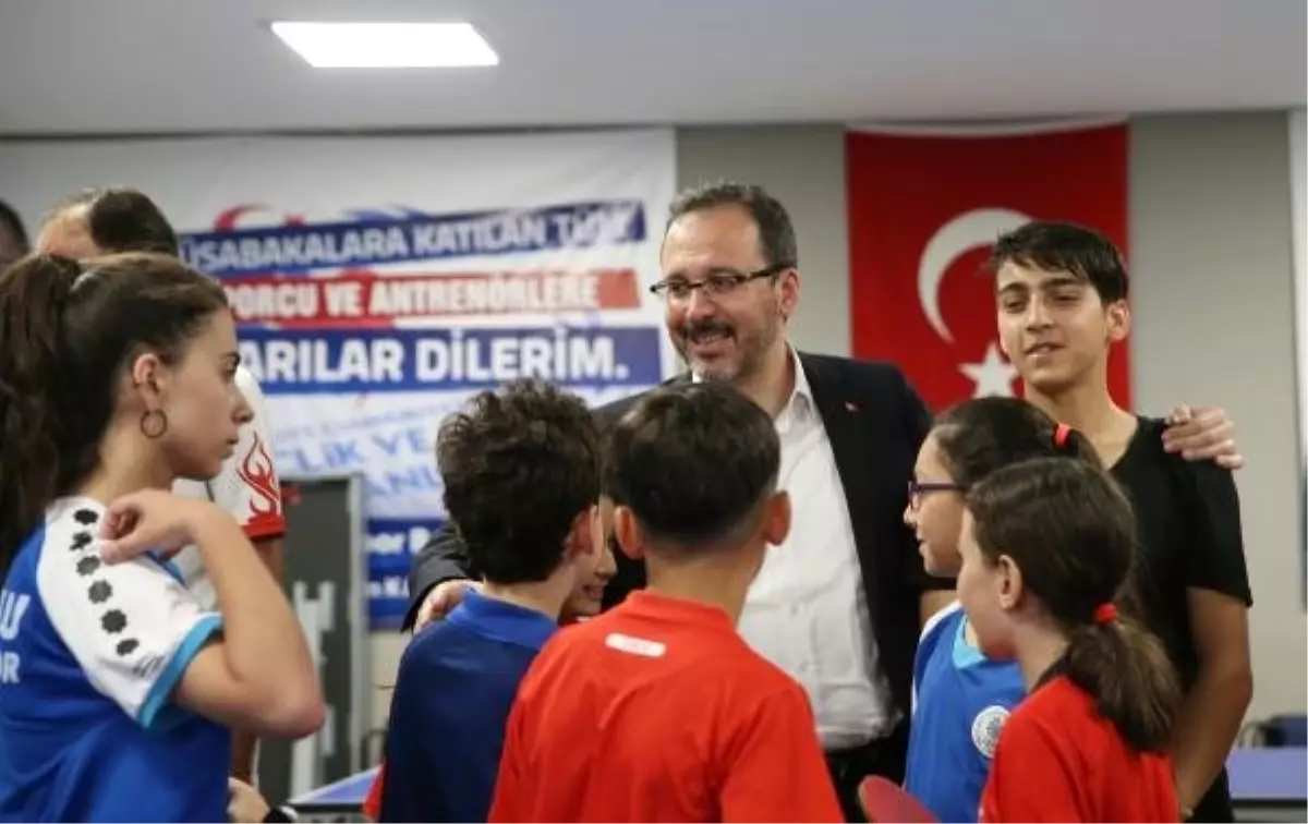 Bakan Kasapoğlu Konya\'da sporcularla bir araya geldi