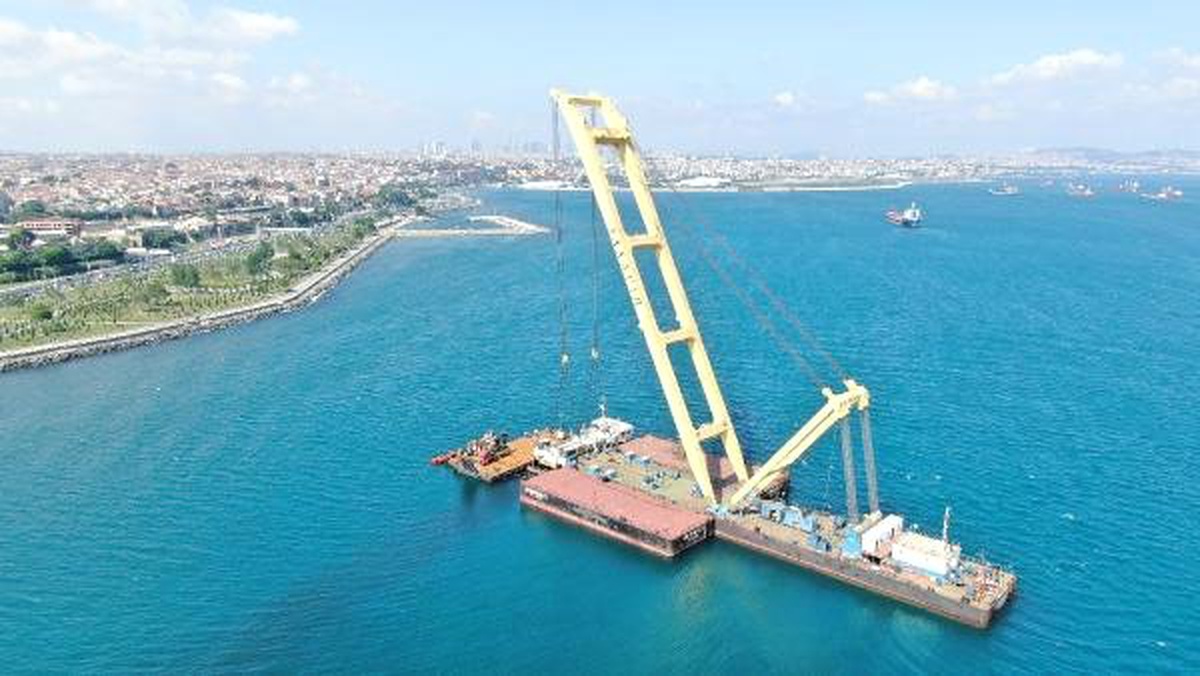 Batan 115 metrelik geminin arka bölümü sudan çıkarıldı