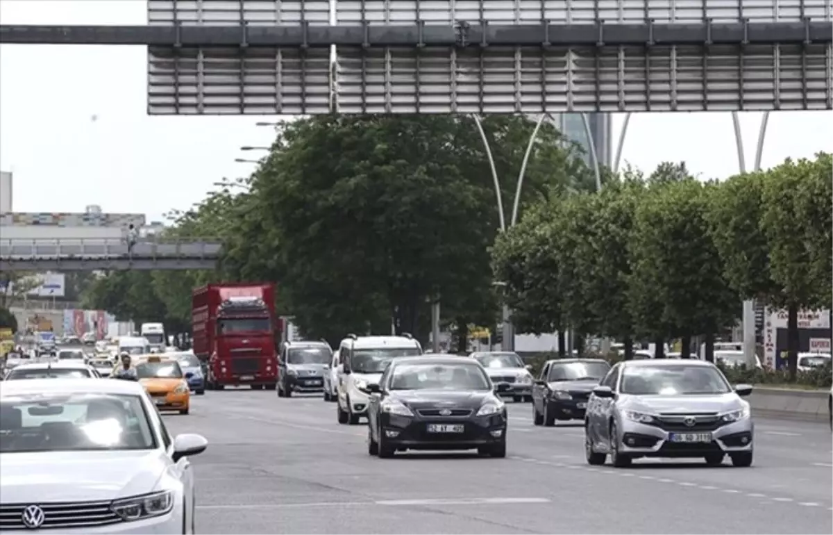 Bayram tatili dönüş yolunda trafik yoğunluğu