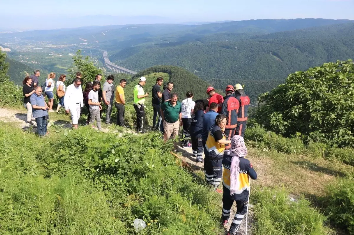 Bolu Dağı\'nda, otomobil 80 metrelik uçurumdan yuvarlandı: 1 yaralı