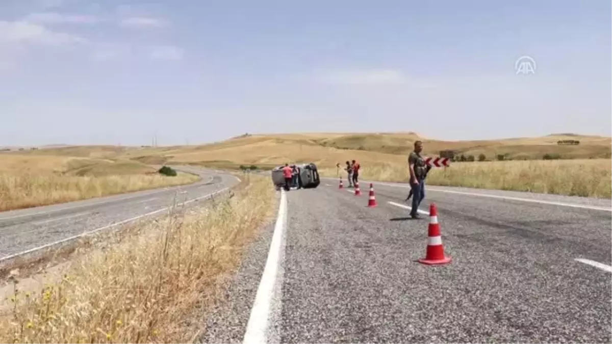 Hafif ticari araç devrildi: 1 ölü, 6 yaralı