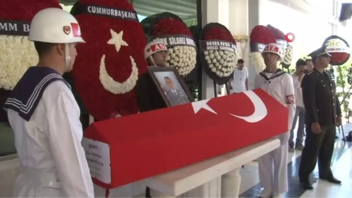 İzmir şehidini son yolculuğuna uğurluyor