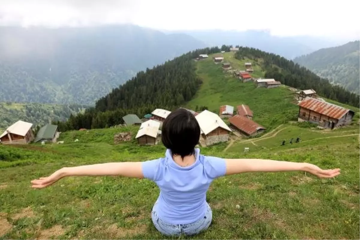 Karadeniz yaylaları tatilcilerle doldu, taştı