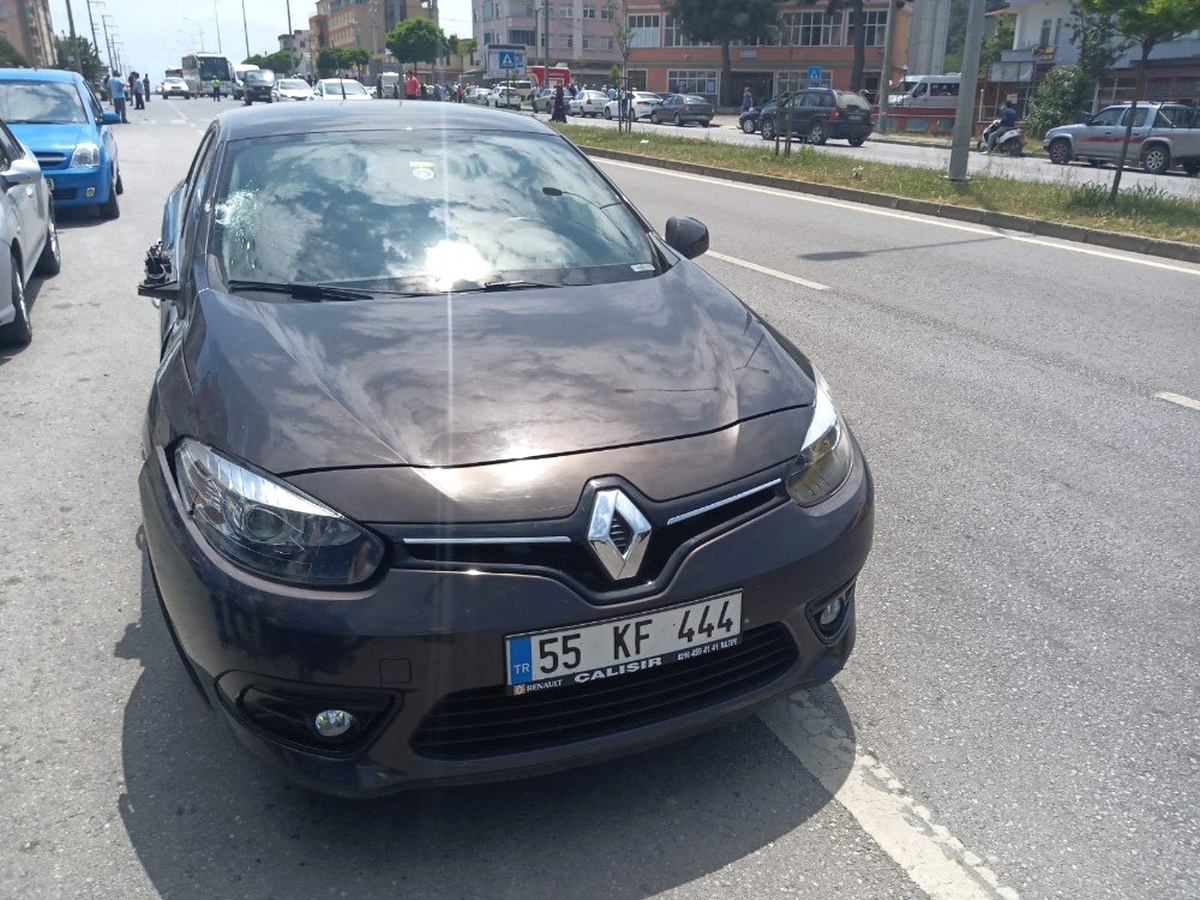 Karşıya geçerken otomobilin çarptığı kadın hayatını kaybetti