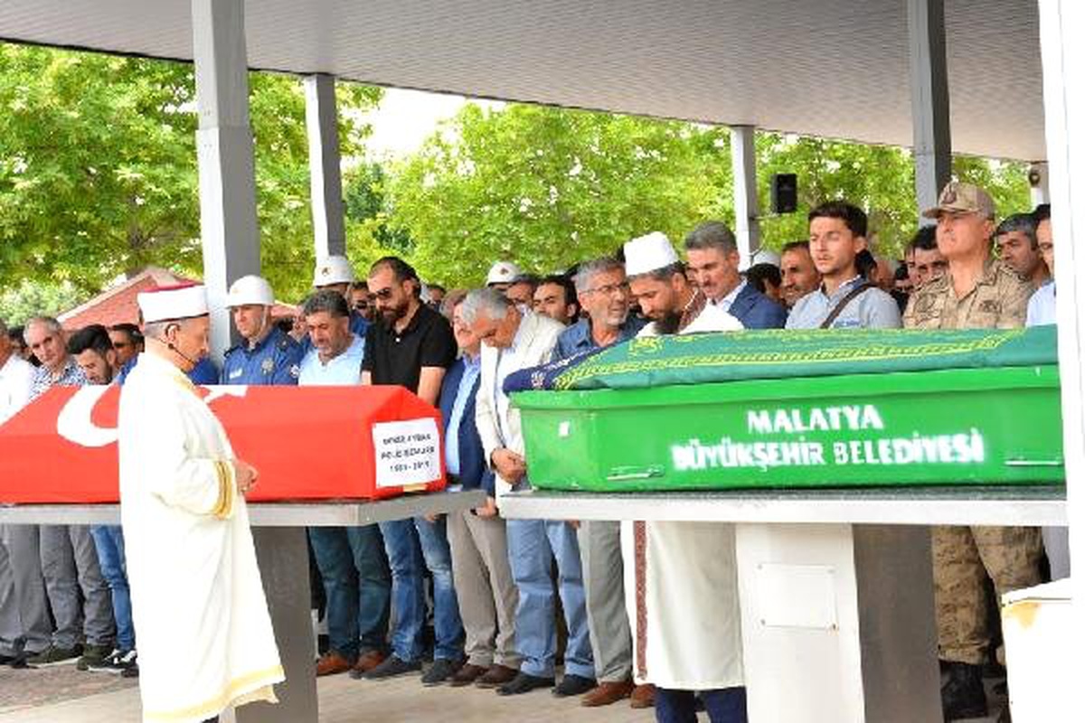 Kavgada av tüfeğiyle öldürülen anne- oğul toprağa verildi