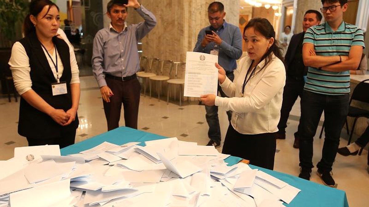 Kazakistan\'da cumhurbaşkanlığı seçimi: Sandık sonuç anketlerine göre Tokayev kazandı