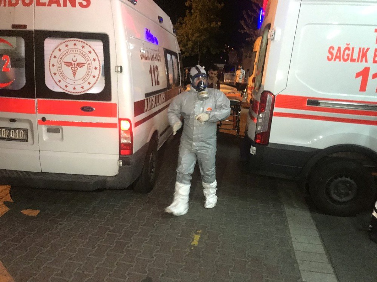 Lüleburgaz\'da zehirlenen 1\'i doktor 3 kişi İstanbul\'a getirildi