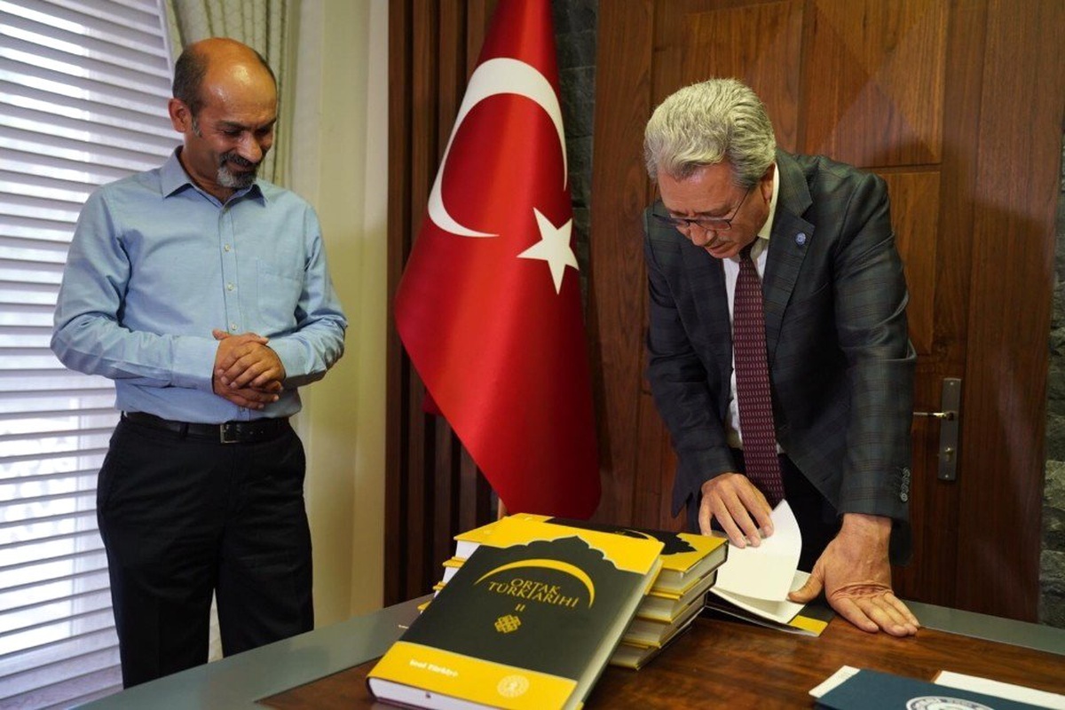 "Ortak Türk Tarihi"ne Ege Damgası
