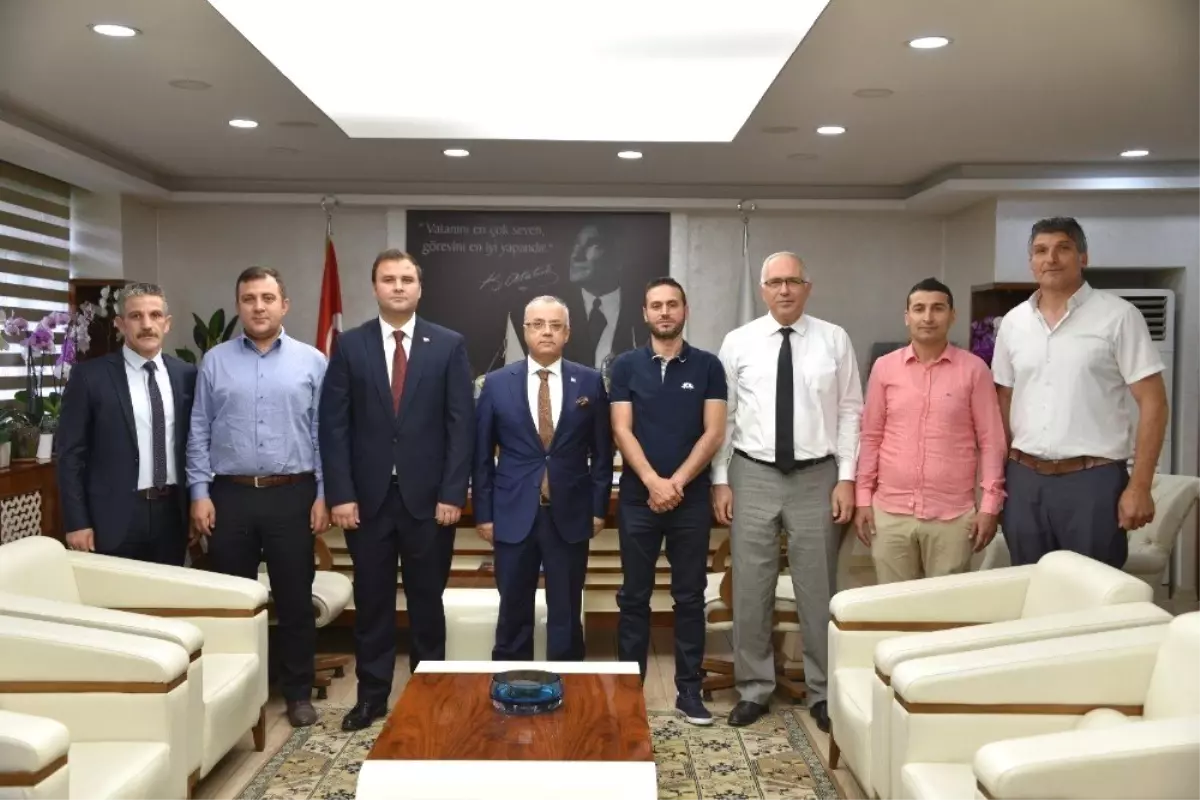 Salihli Belediyespor görev dağılımı yaptı