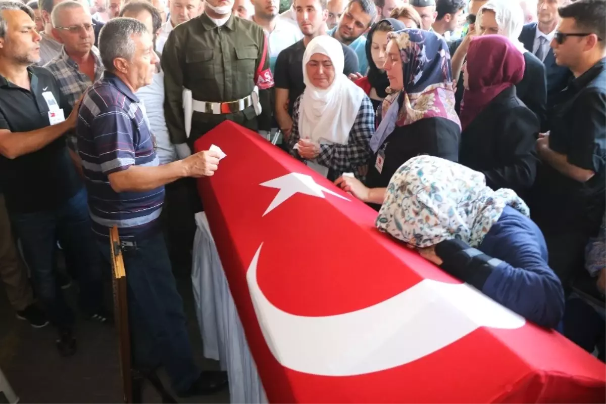 Şehit uzman çavuş Hayta, son yolculuğuna uğurlandı