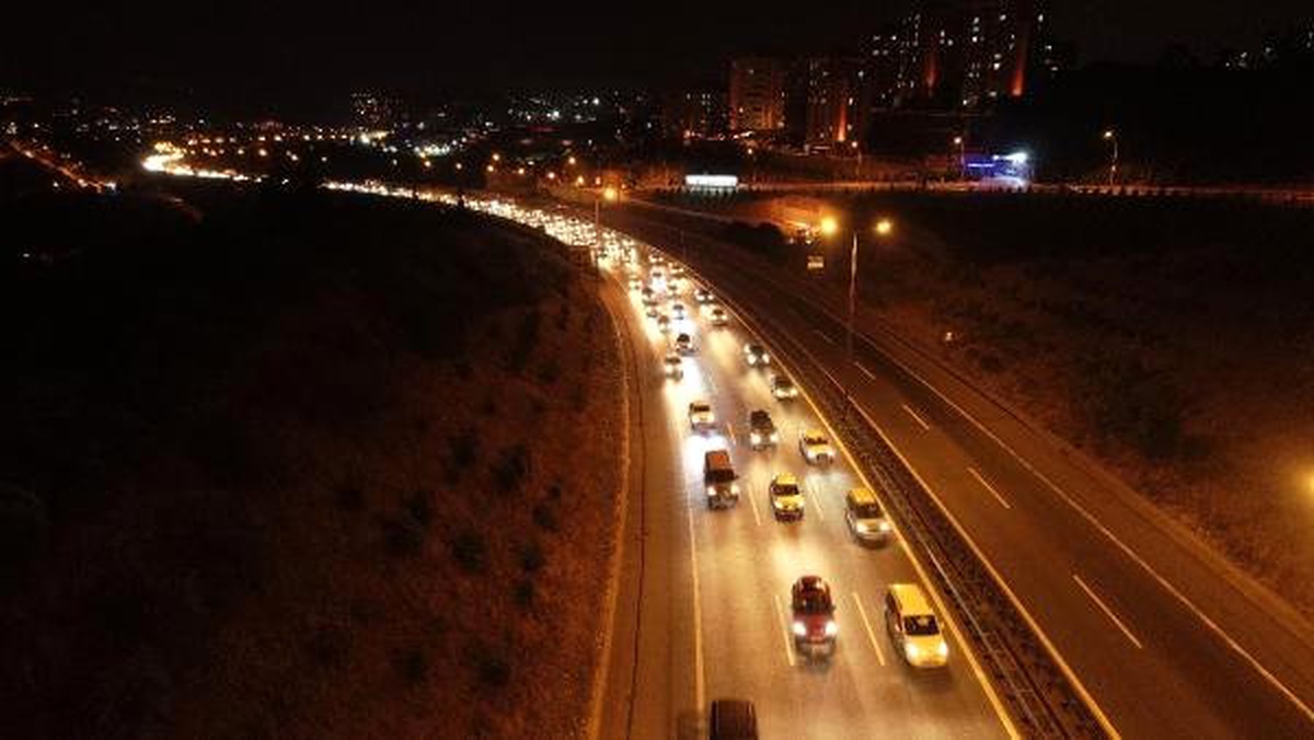 Tatilin son gününde, TEM\'in Bolu geçişinde trafik akıcı (3)