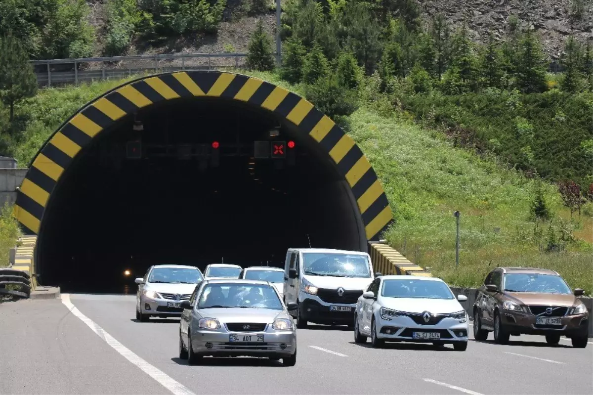 TEM\'in Bolu geçişinde trafik akıcı şekilde ilerliyor