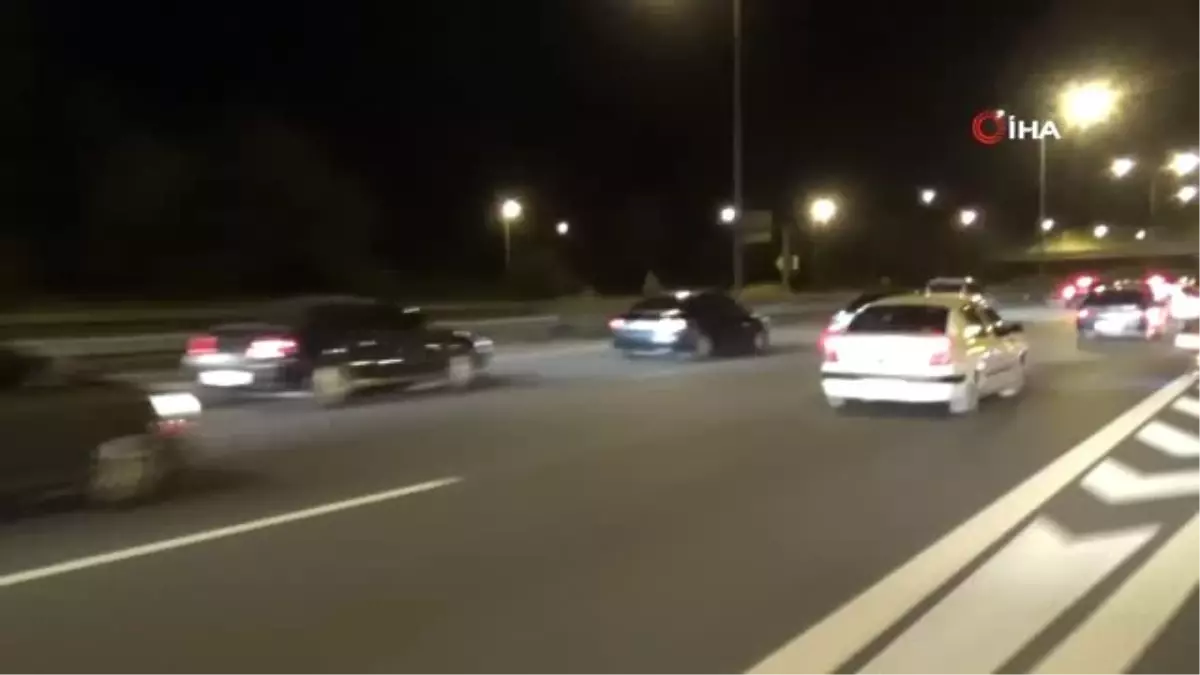 TEM Otoyolu Düzce kesiminde gece saatlerinde trafik durarak ilerliyor