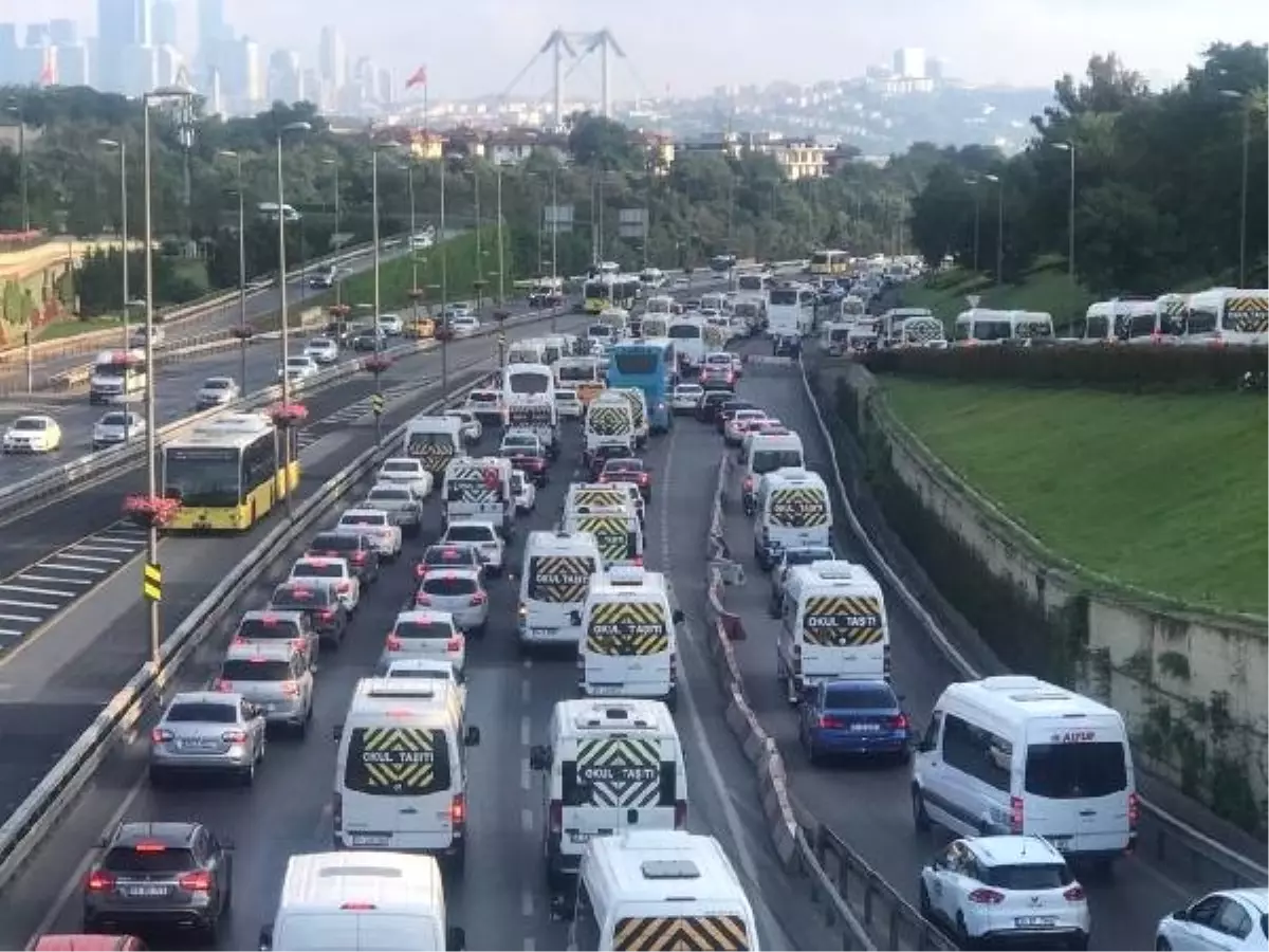 15 Temmuz Şehitler Köprüsü\'nde trafik yoğunluğu