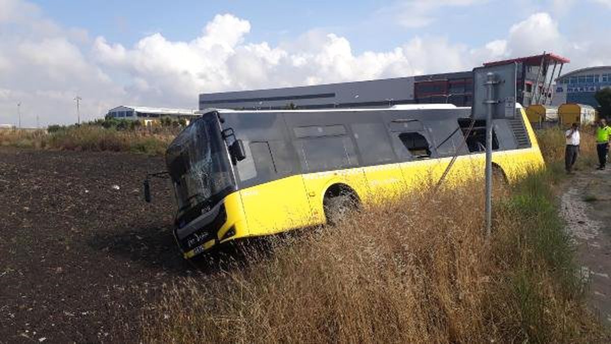 Arnavutköy\'de İETT otobüsü kaza yaptı
