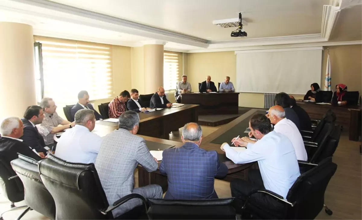 Başkan Pekmezci, birim müdürleriyle toplantı yaptı