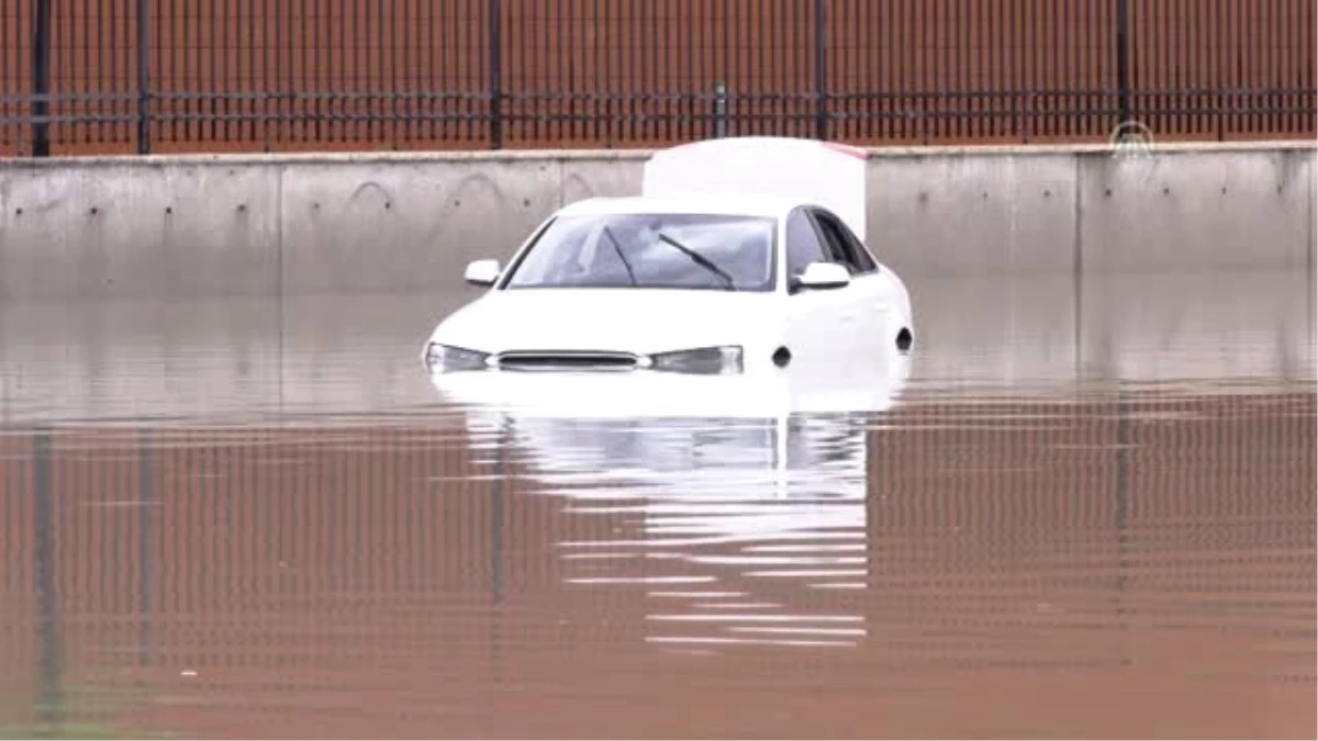 Başkent\'te su taşkınları nedeniyle yoğun mesai (1)