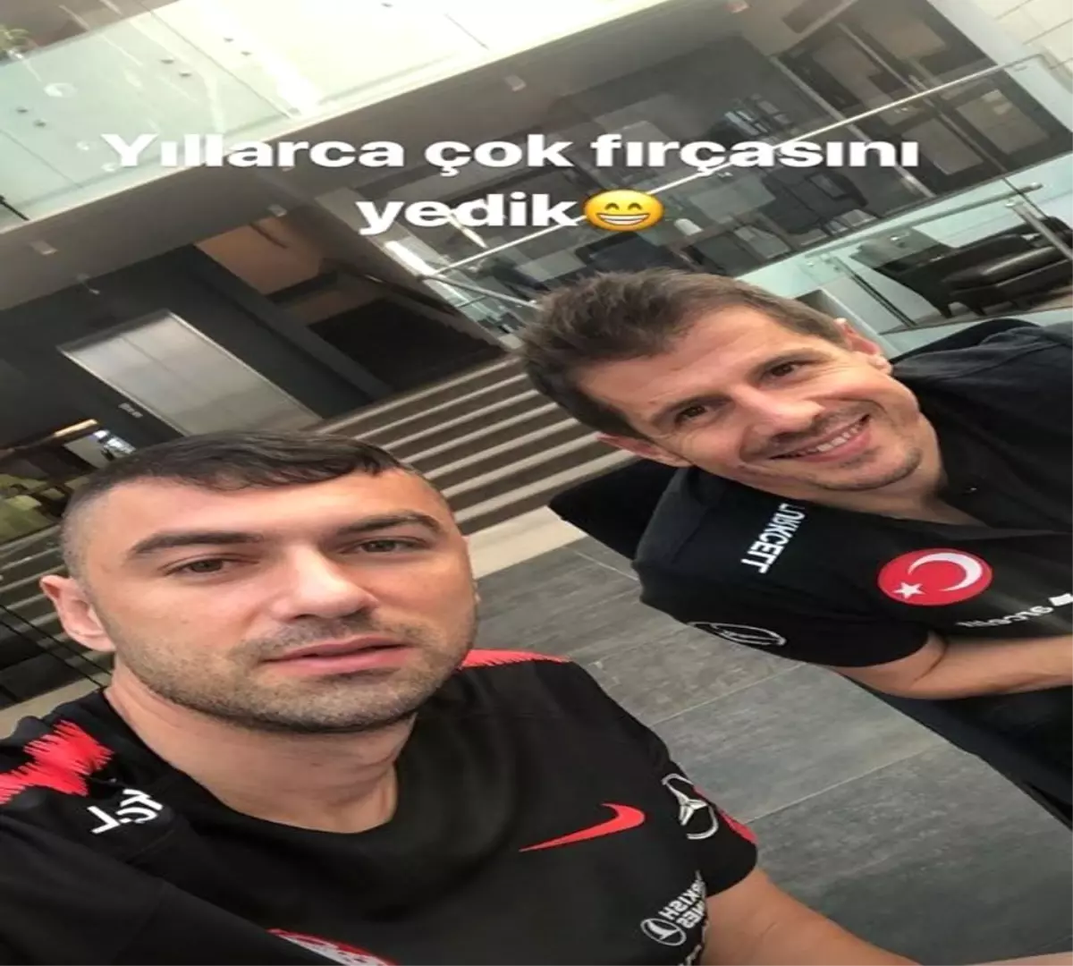 Burak Yılmaz\'dan esprili \'fırça\' paylaşımı